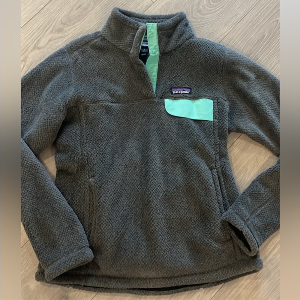 Patagonia Charcoal Fleece Pullover with Mint Trim